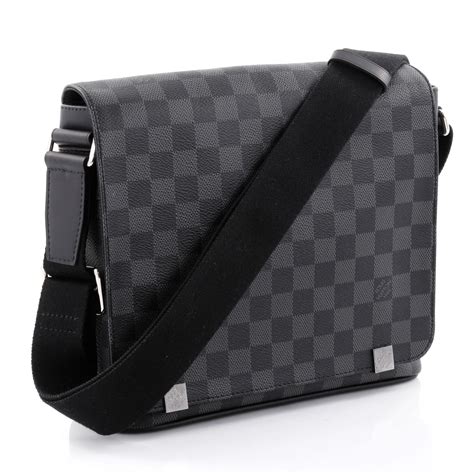 Products by Louis Vuitton: District PM Messenger Bag